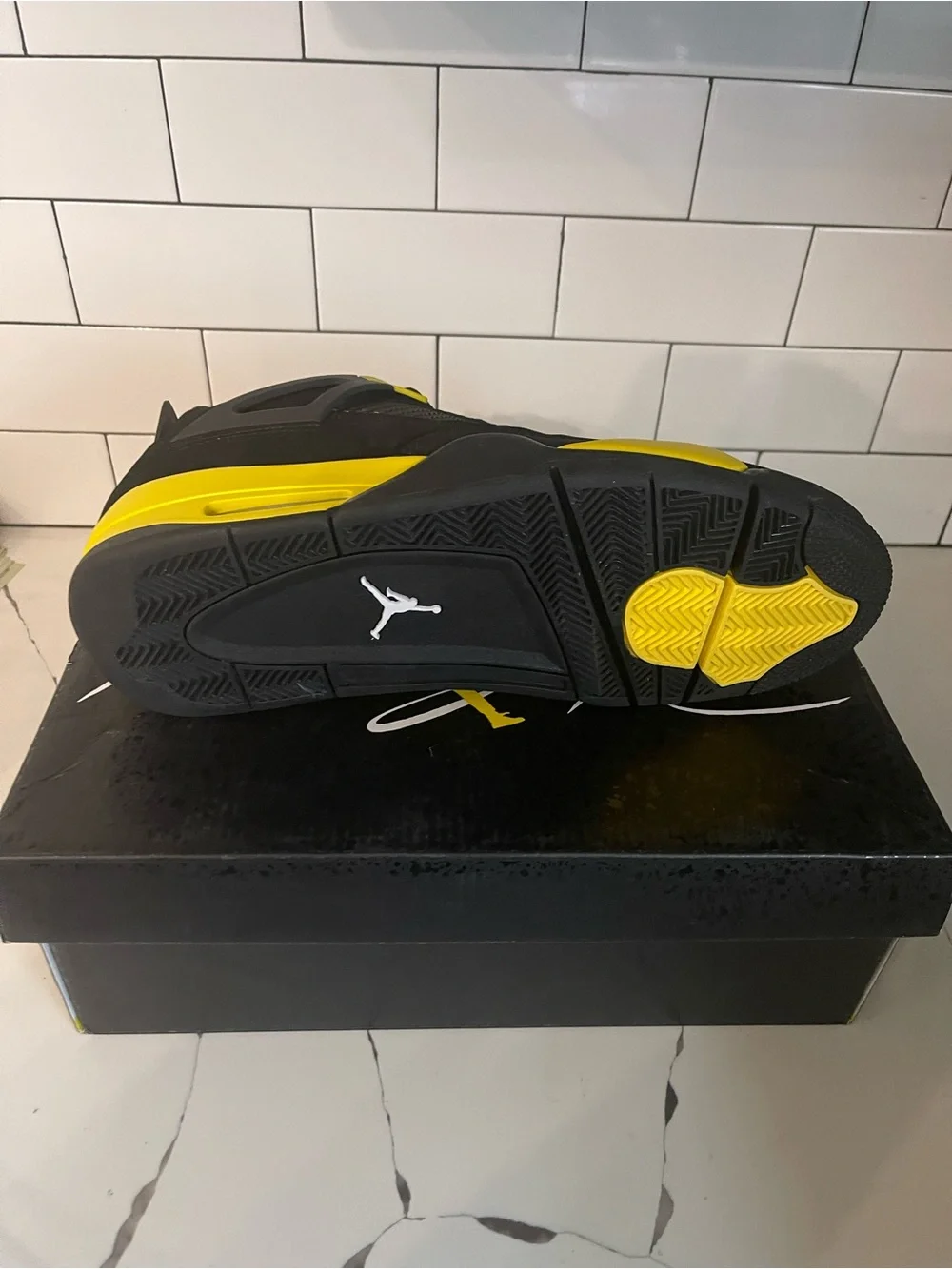 Mens Retro 4 Yellow Thunder Size 13.